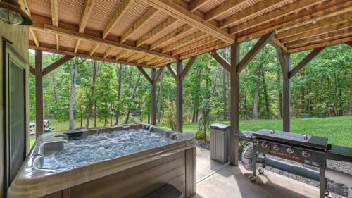 Bankhead Lodge by AvantStay Waterfront Log Cabin in Lake Norman of Catawba, USA