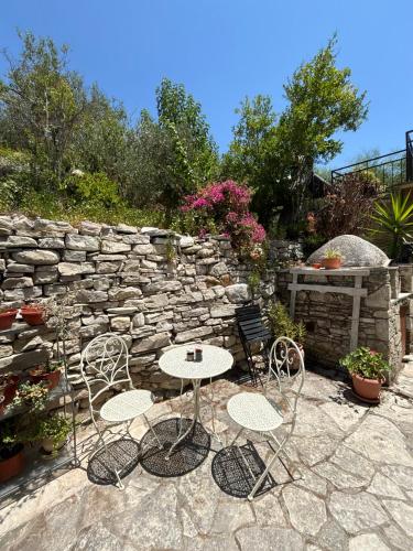 Lantana Stone House in Lemona