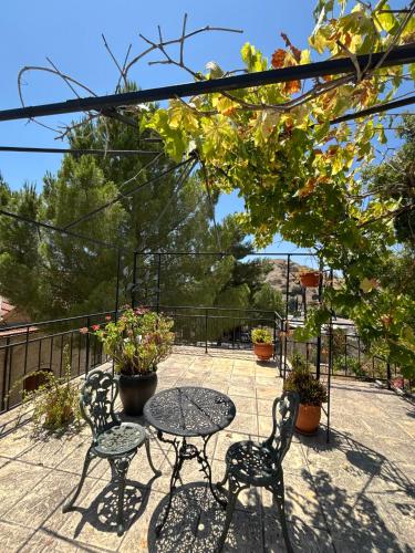 Lantana Stone House in Lemona