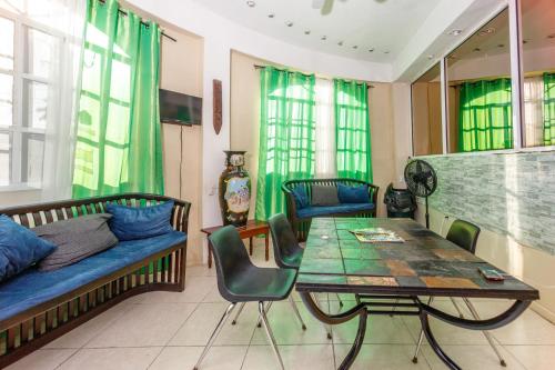 Vestibule, Mirador Hotel in Corozal