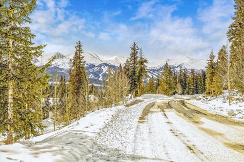 Experience luxury at Clowsgill Holme, a spacious 5-bedroom retreat in Breckenridge! in Sally Barber