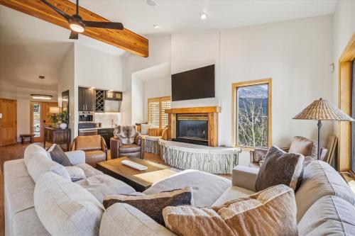 Charter Ridge 22 Great Views, Private Hot Tub! – khách sạn tại Sally Barber