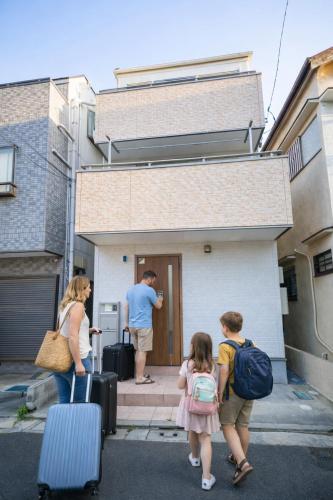 Japanese style single-family house, three floors, 75 square meters, three bedrooms and one living room, Токио