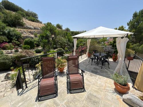 Oleander Stone House in Lemona