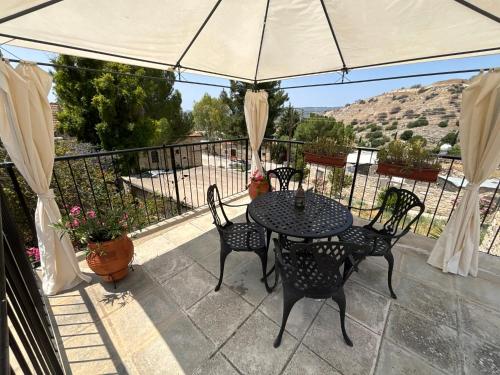 Oleander Stone House in Lemona