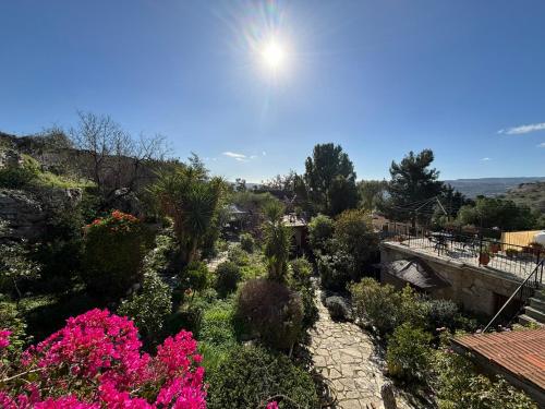 Oleander Stone House in Lemona