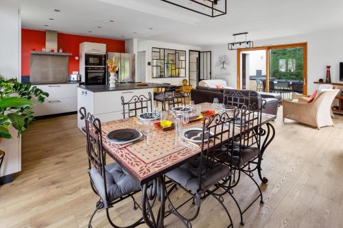 virtuve, Les Pavots - Spacieux & Familial in Saint-Georges-de-Montaigu