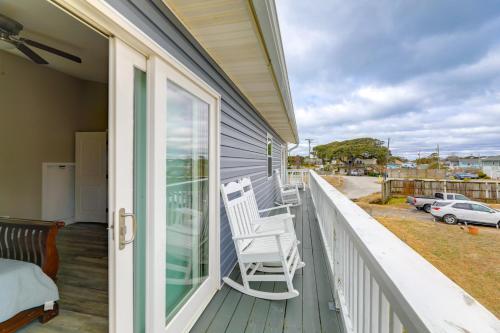 Walkable & Renovated! Salter Path Retreat W/ Deck - Emerald Isle, NC
