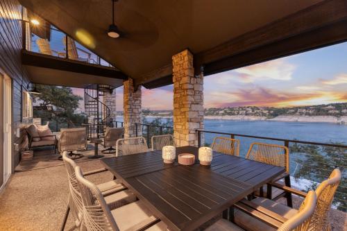 Erkély/terasz, Chasing Summer - Private Lakefront Luxury on Lake in Point Venture (TX)