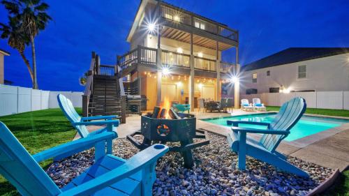 Boots & Beaches AvantStay Golf Cart Brd Walk in Mustang Beach, USA