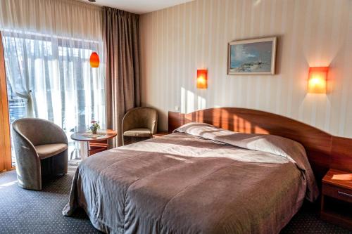 Standard Double Room image 8