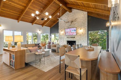 Létesítmények, Chasing Summer - Private Lakefront Luxury on Lake in Point Venture (TX)
