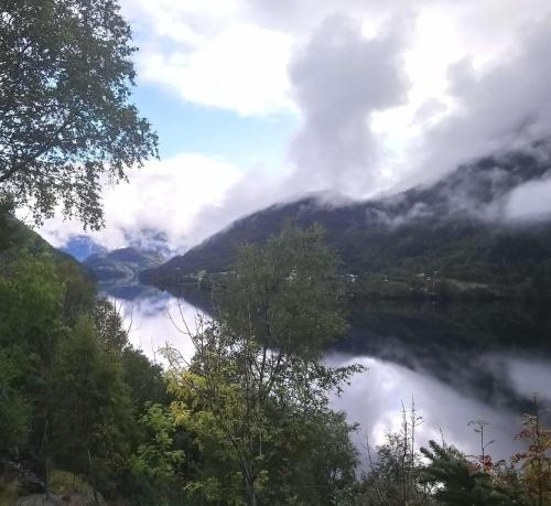 Holiday home near Skogseidvatnet in Saevareid