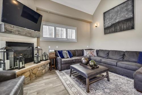 Corral 306E: Warrior's Mark Condo Fireplace & Sauna Walk to Peak 9! - image 5