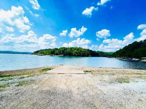 Beaver Lake Getaway in Rogers, USA