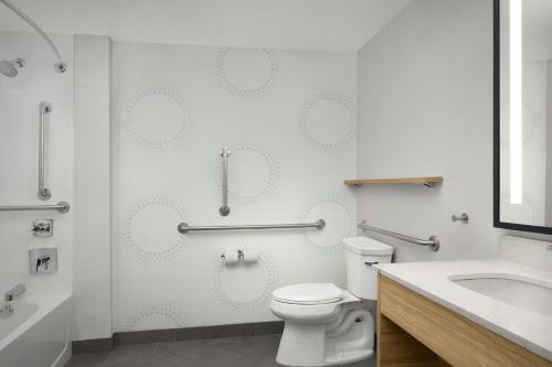 Tru by Hilton Stockbridge Eagles Landing - image 3