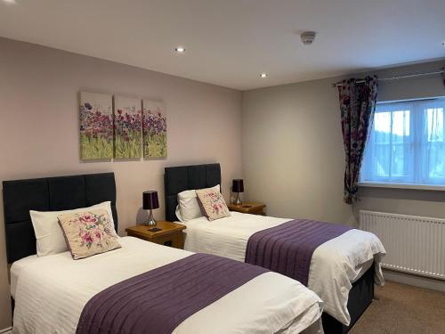 2 twin beds