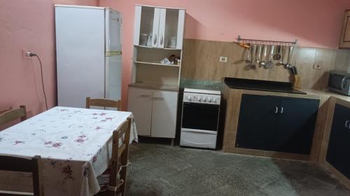 Casa Privada con Pileta, quincho y Parking Gratis en Altos in San Bernardino