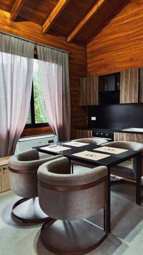 2 bedrooms, 3 beds