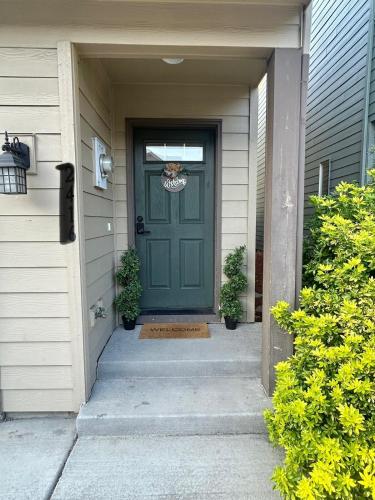 Charming Townhome Escape in Hazel Dell North (WA)
