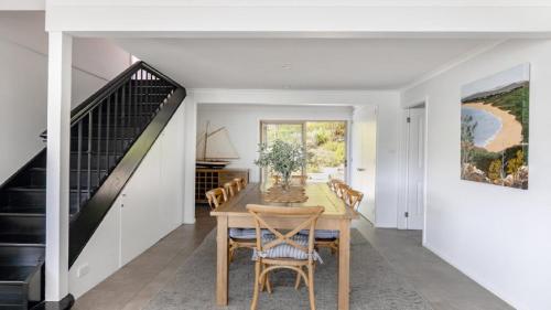Oprema, Bay Views With A Secluded Bush Backdrop in Hardys Bay
