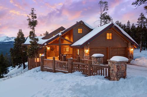 Stay at Dunkin Hill Lodge, Phenomenal Views, Shuttle Access, Pool Table, Private Hot Tub – khách sạn tại Sally Barber