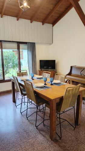 Casa pinamar cuatro ambientes grandes Cecilia jabs