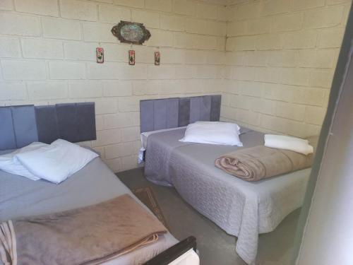 1 double bed, 1 twin bed