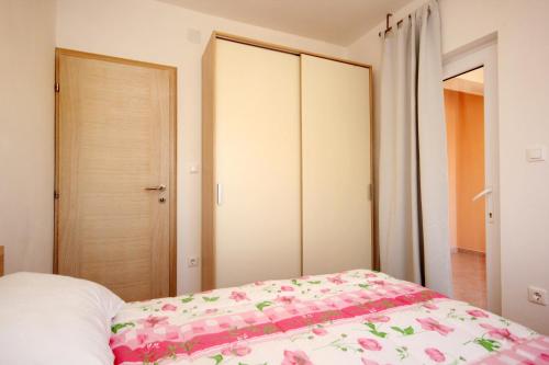 Apartment Novalja 9403b - image 2