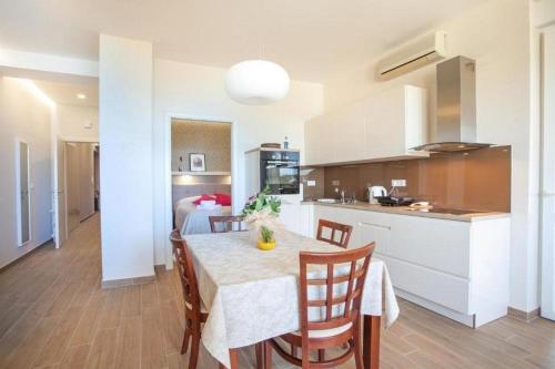 Apartments by the sea Split - 25176 - image 2