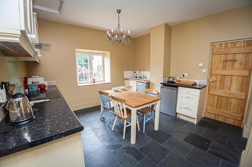 Stoodleigh Court Coach House B & B - image 14