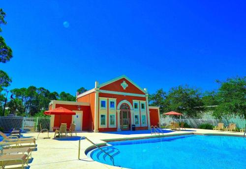 Swimming pool, Emerald Escape in Destin, Miramar Beach! 4BR, 4BA, 1st Floor Bedroom, Sleeps up to 14, Golf Cart Inc in Destin (FL)