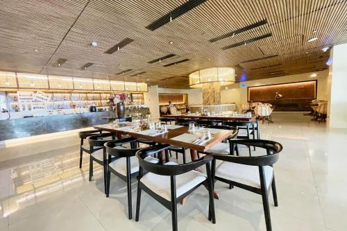 Restoran, Elijah Hotel Dasmarinas City Cavite in Cavite