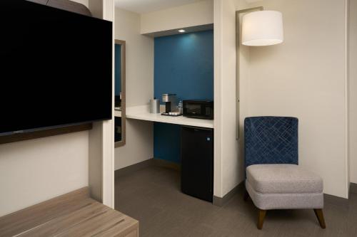 Holiday Inn Express Hotel & Suites Kendall East-Miami an IHG Hotel - image 24
