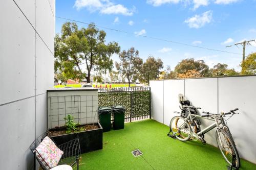 Two Bedroom Retreat Opposite Victoria Park in Abbotsford
