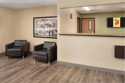 Super 8 By Wyndham Sioux Falls in Sioux Falls (SD)