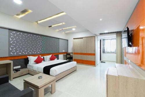 Hotel The Grand Takshak in Mehsana