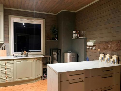 Зовнішній вигляд готелю, Remote Cabin With Hot Tub Near Vettisfossen in Овре Ардал
