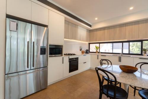 House Banarung Coastal Residence in Rose Bay