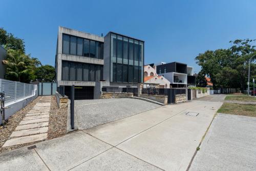 Entrance, House Banarung Coastal Residence in Rose Bay