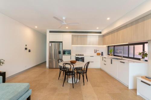House Banarung Coastal Residence in Rose Bay