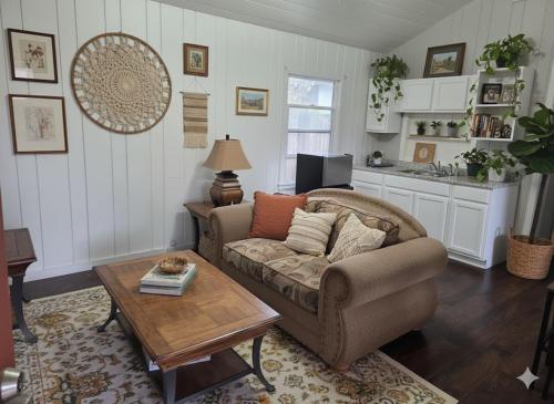 La Lomas Bohemian Courtyard Cottage – khách sạn tại Yosemite
