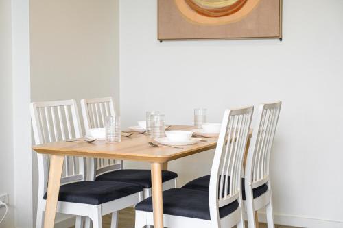 Liverpool 2Br 6ppl near Train Shopping Hospital in Warwick Farm