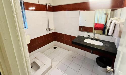 Haven Lodge Lahore by Haven Holiday Homes - Deluxe Family Rooms with attached bath AC & TV - image 12