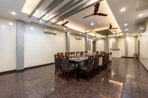 Hotel Ashirwad Near RDC Ambedkar Road photo 5