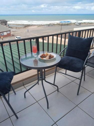 76 Eden Dunes Beachfront Apartment, Shelly Beach in Margate