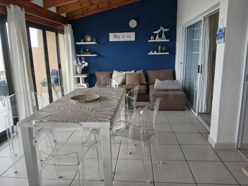 76 Eden Dunes Beachfront Apartment, Shelly Beach in Margate