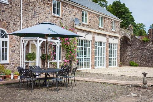 Stoodleigh Court Coach House B & B - image 7