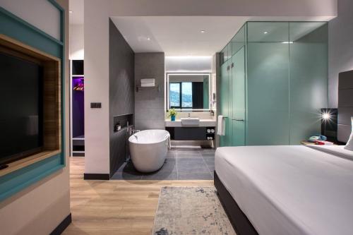 room detail thumbnail 1