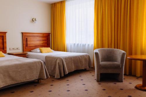 2 twin beds